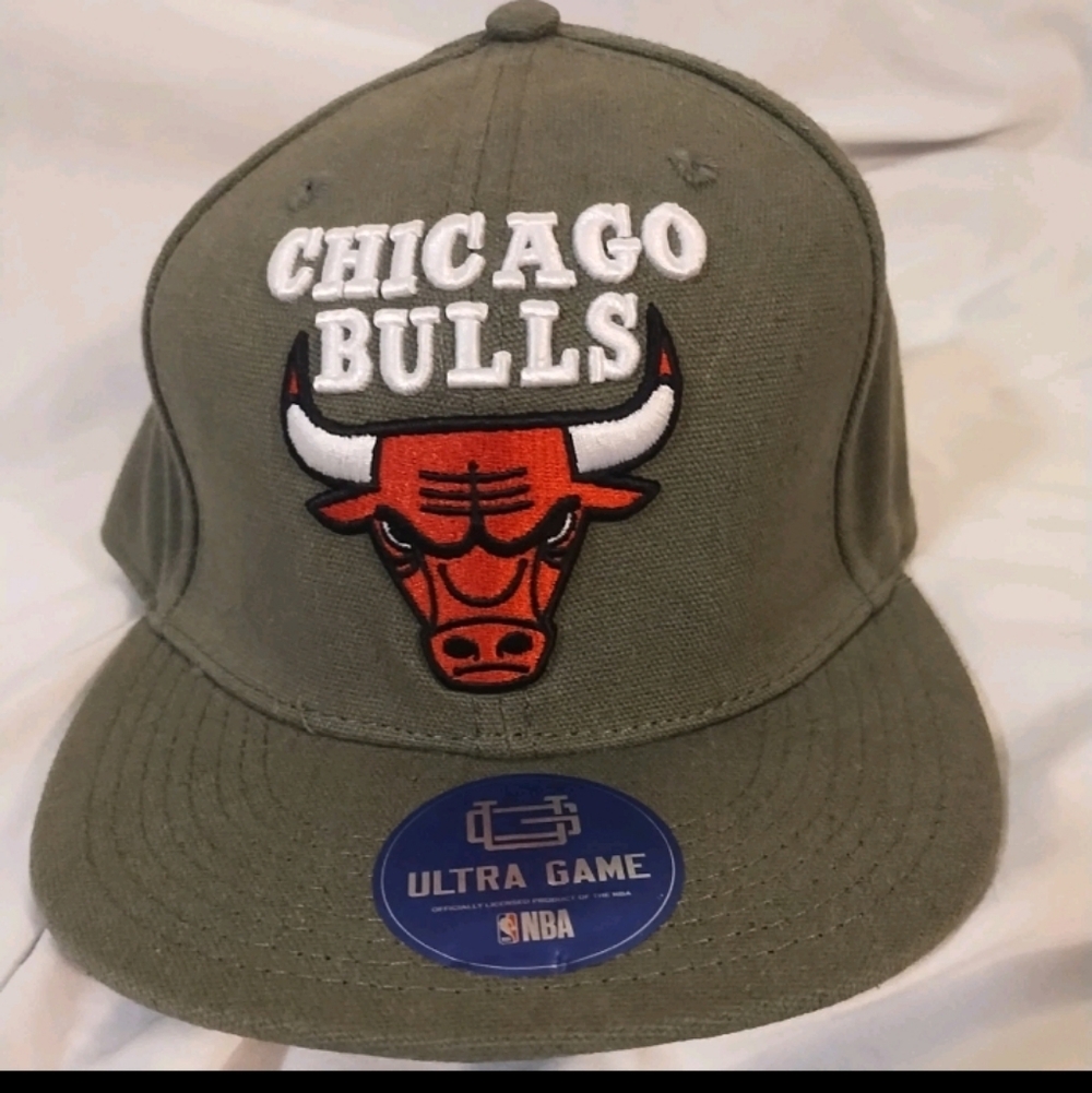 Chicago Bulls NBA Ultra Game Green Snapback Hat full‎ color logo on olive hat